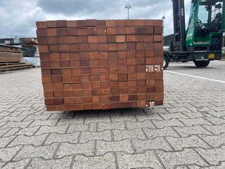 Ca. 141x Angelim Pedra Onderliggers Geschaafd, 45x68mm, lengte 300cm